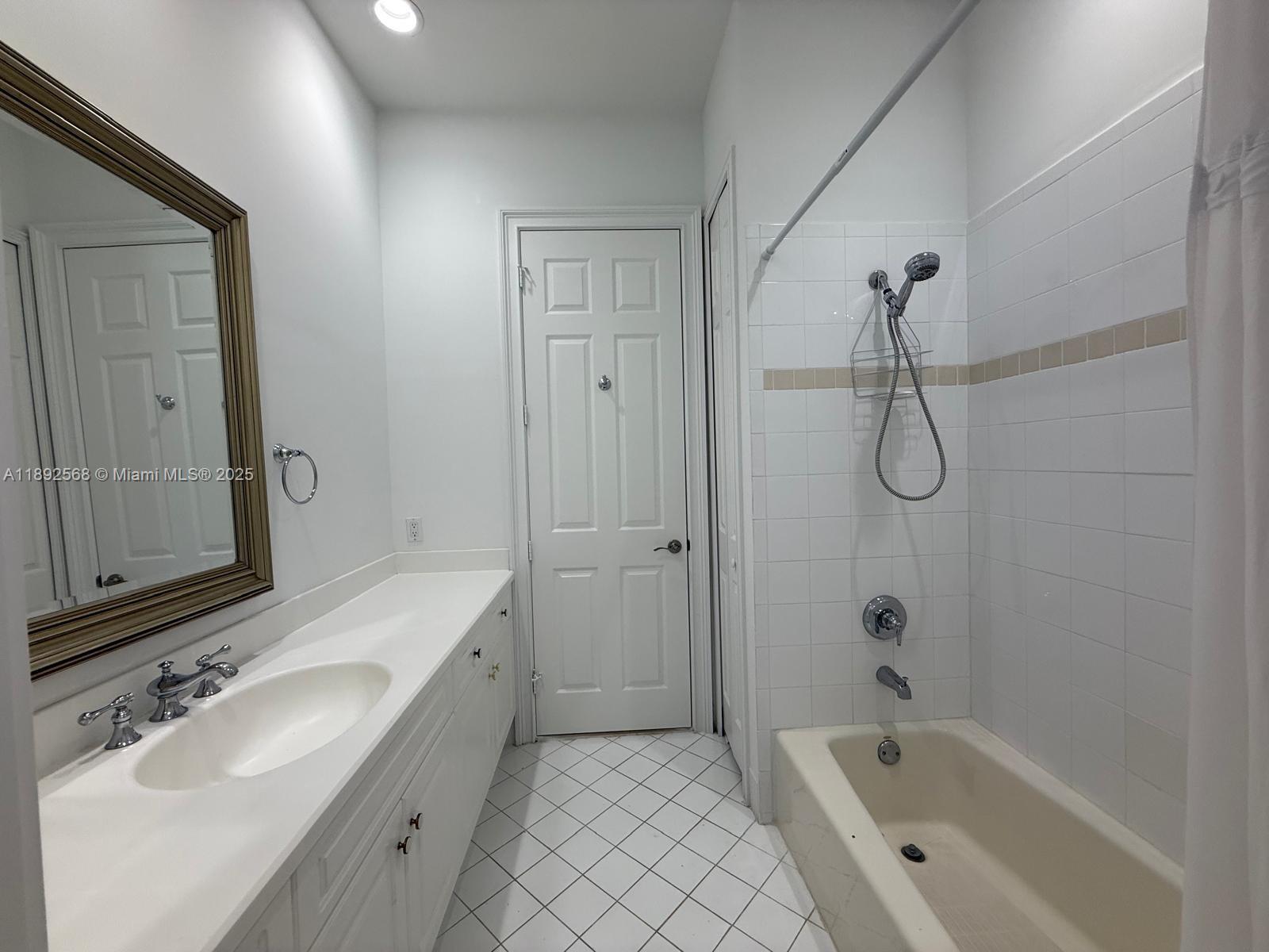 Photo of 996 Sanibel Dr  (996), Hollywood, Florida, 33019 - 