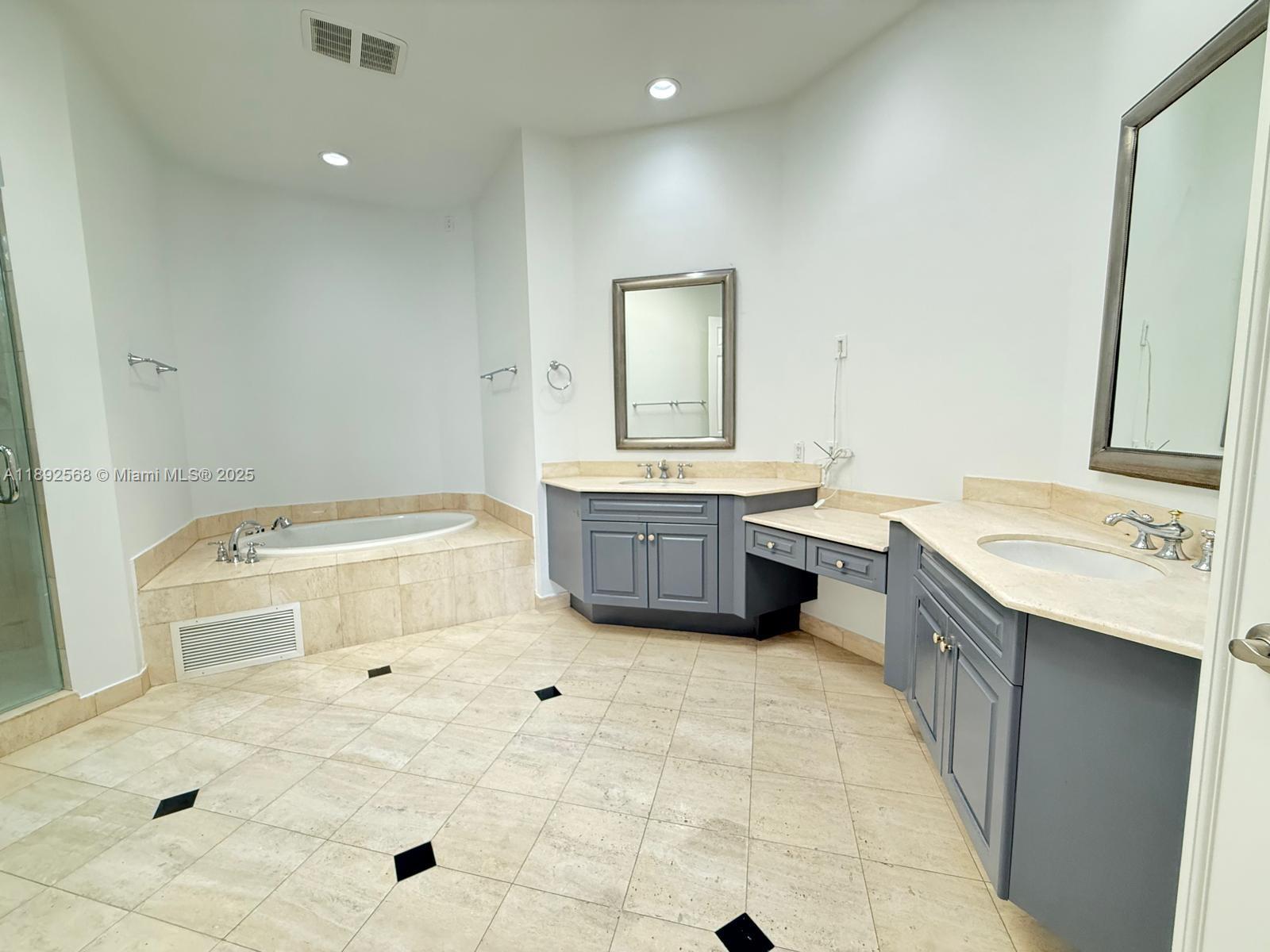 Photo of 996 Sanibel Dr  (996), Hollywood, Florida, 33019 - 