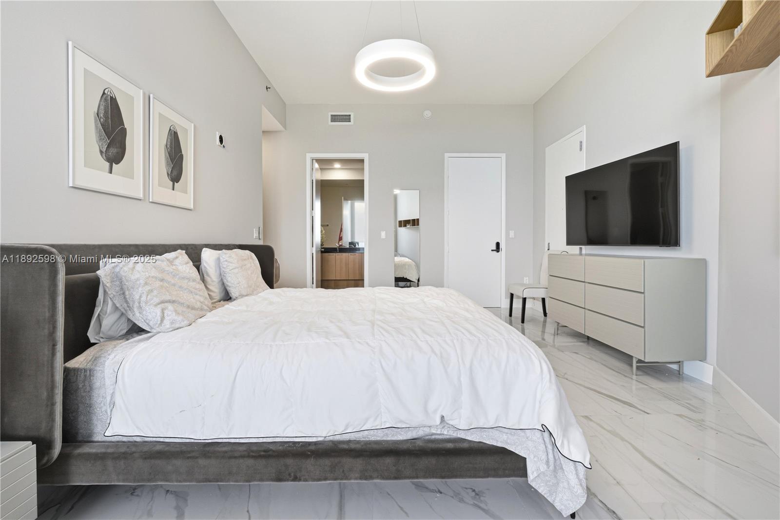 See details 3705 2 / 2 1435 sq. ft. $ 2025-10-08 0 Photo