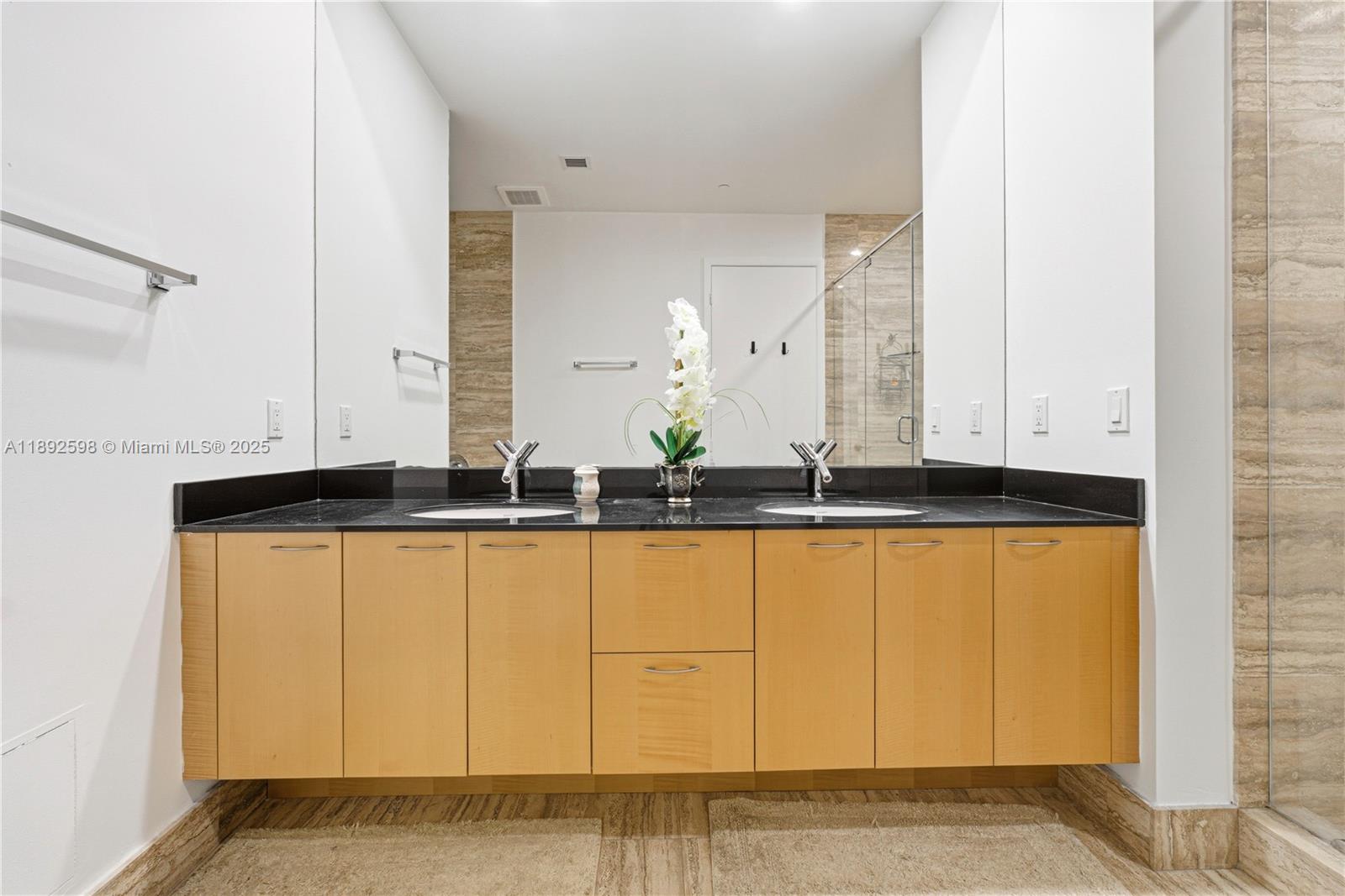 See details 3705 2 / 2 1435 sq. ft. $ 2025-10-08 0 Photo