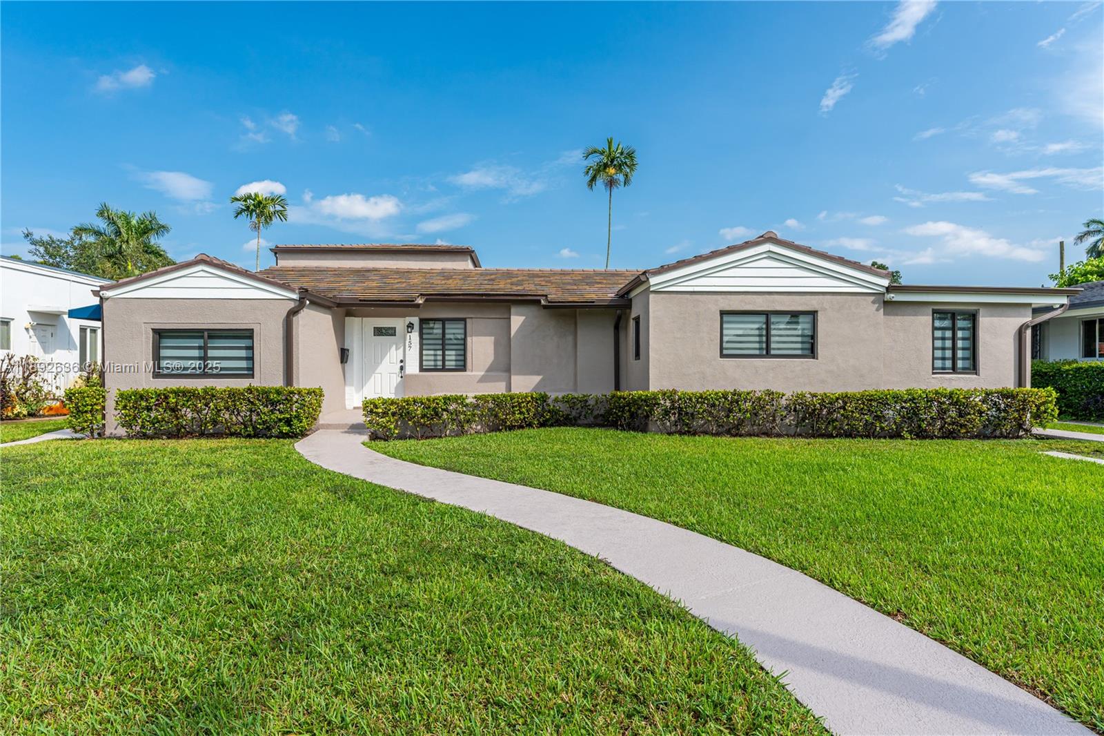 See details / 3026 sq. ft. $ 2025-10-08 0 Photo