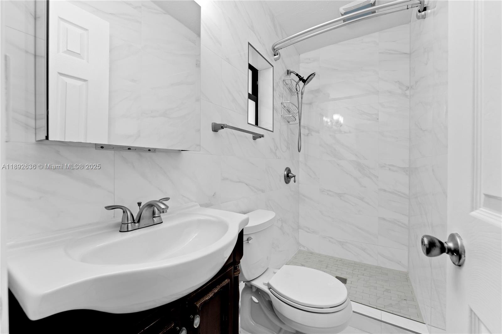 See details / 3026 sq. ft. $ 2025-10-08 0 Photo