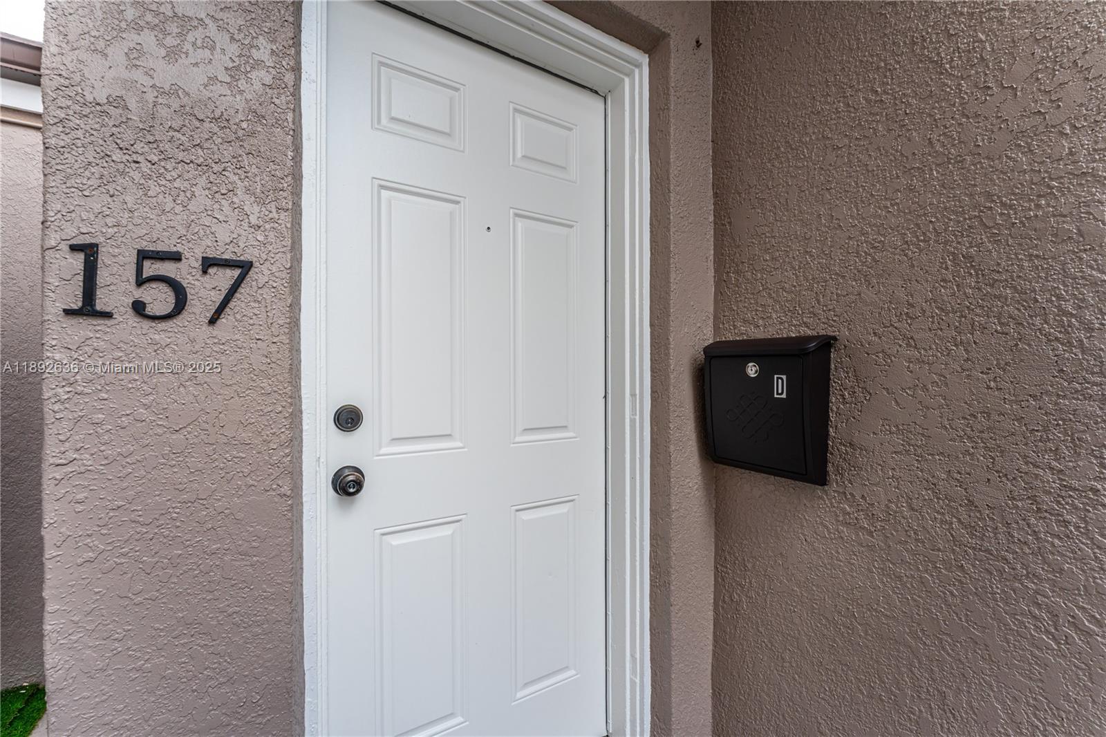 See details / 3026 sq. ft. $ 2025-10-08 0 Photo