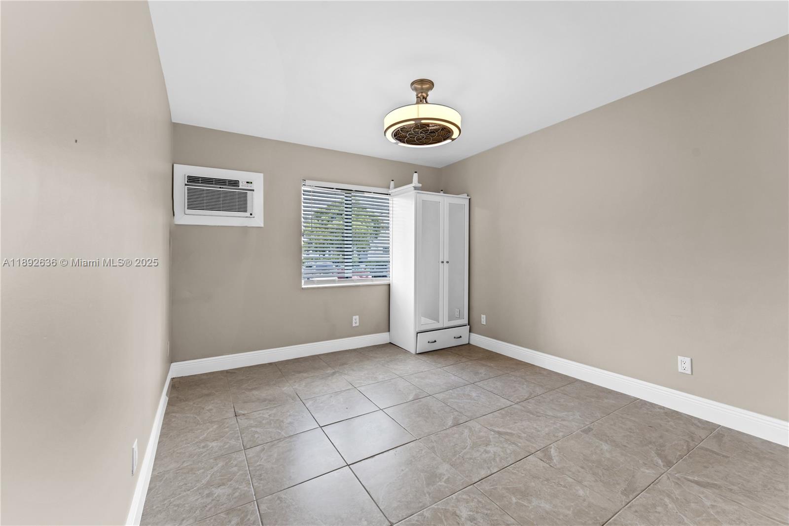 See details / 3026 sq. ft. $ 2025-10-08 0 Photo