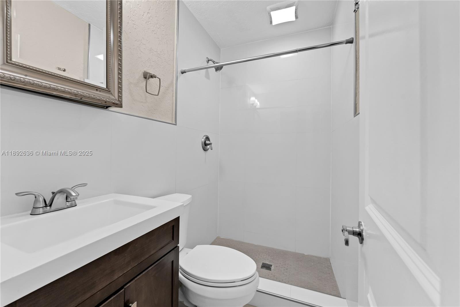 See details / 3026 sq. ft. $ 2025-10-08 0 Photo