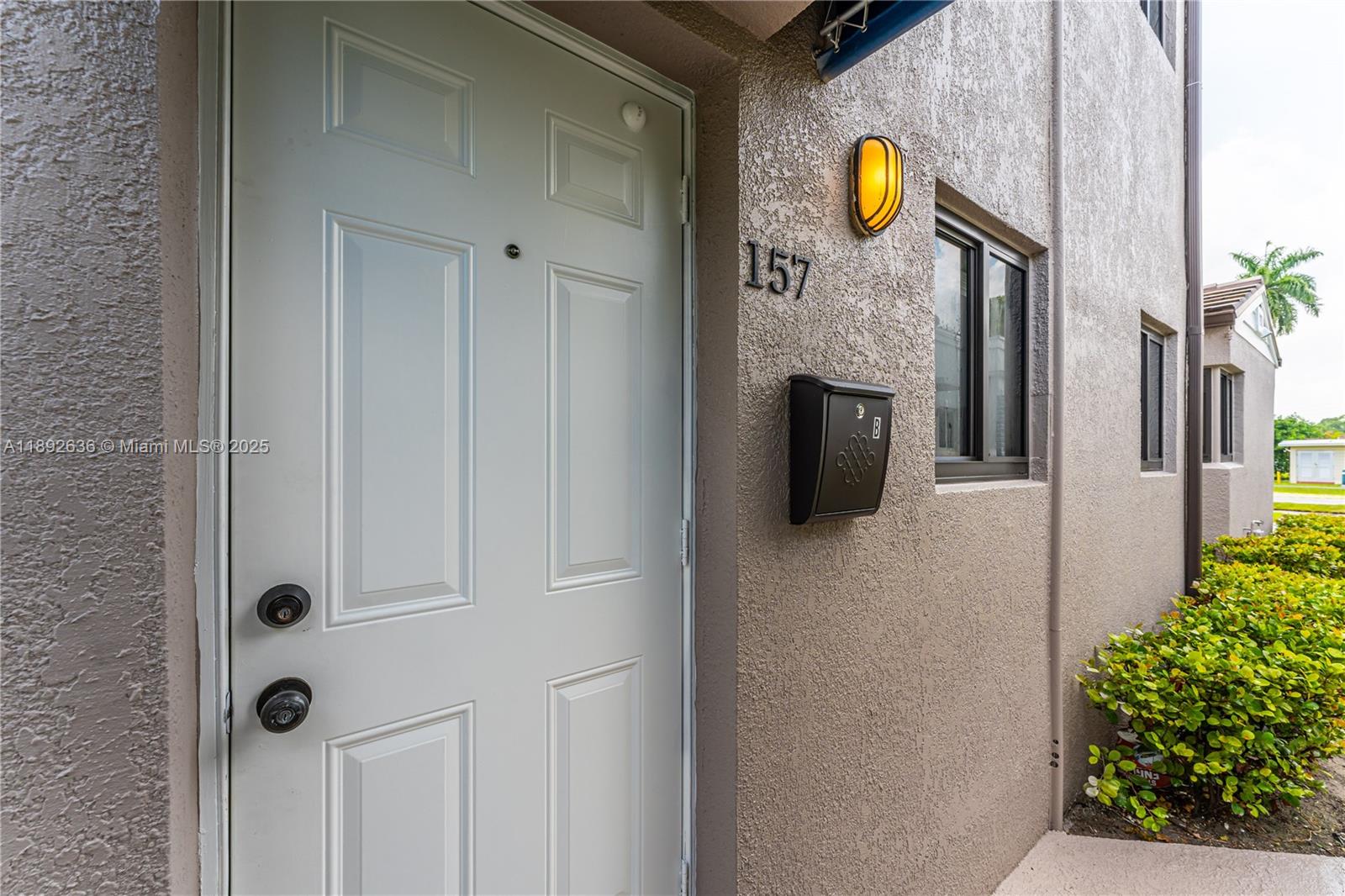 See details / 3026 sq. ft. $ 2025-10-08 0 Photo