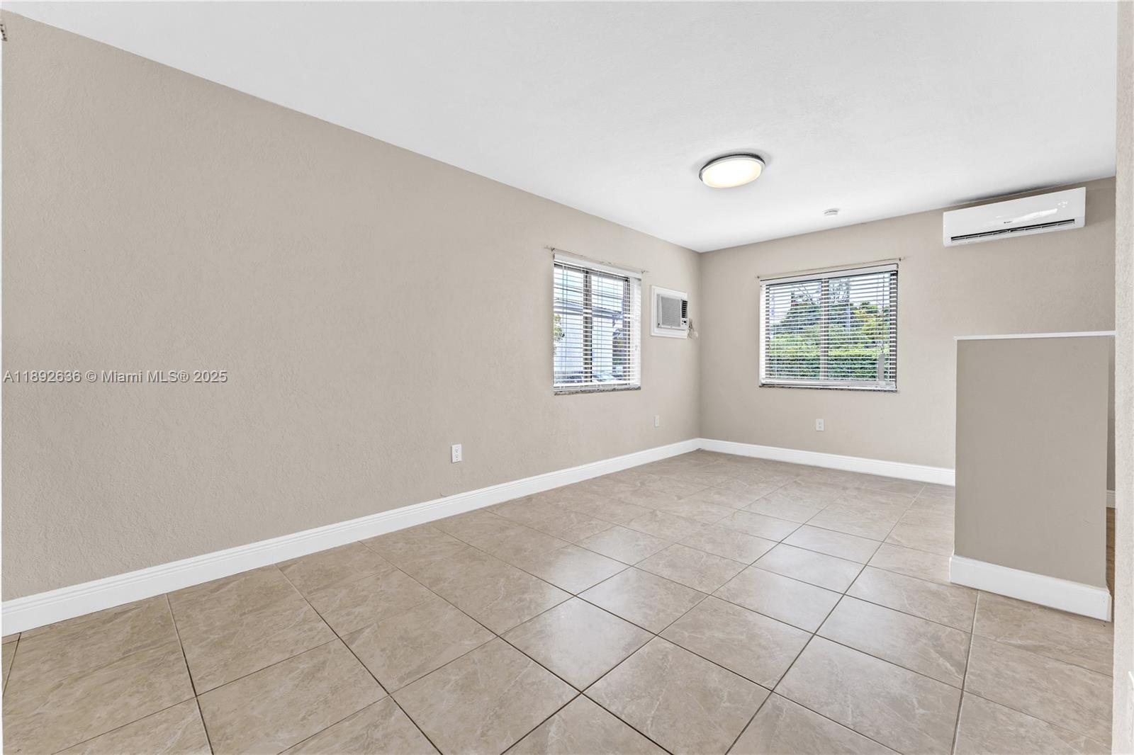 See details / 3026 sq. ft. $ 2025-10-08 0 Photo