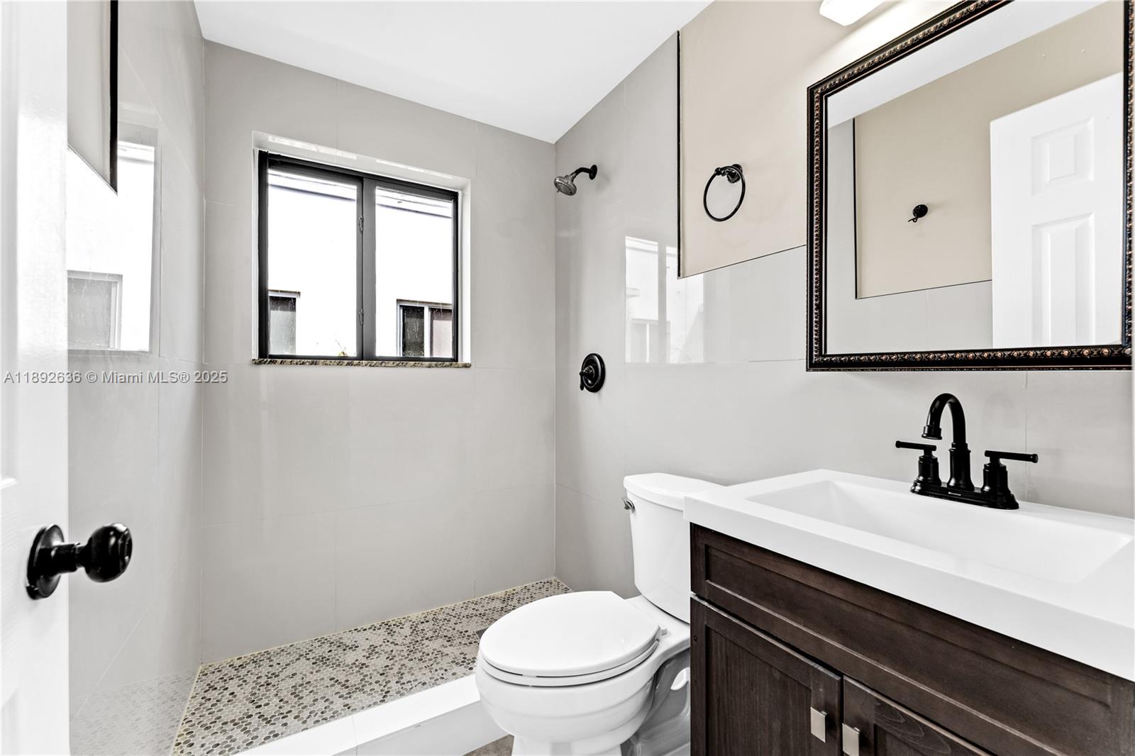 See details / 3026 sq. ft. $ 2025-10-08 0 Photo