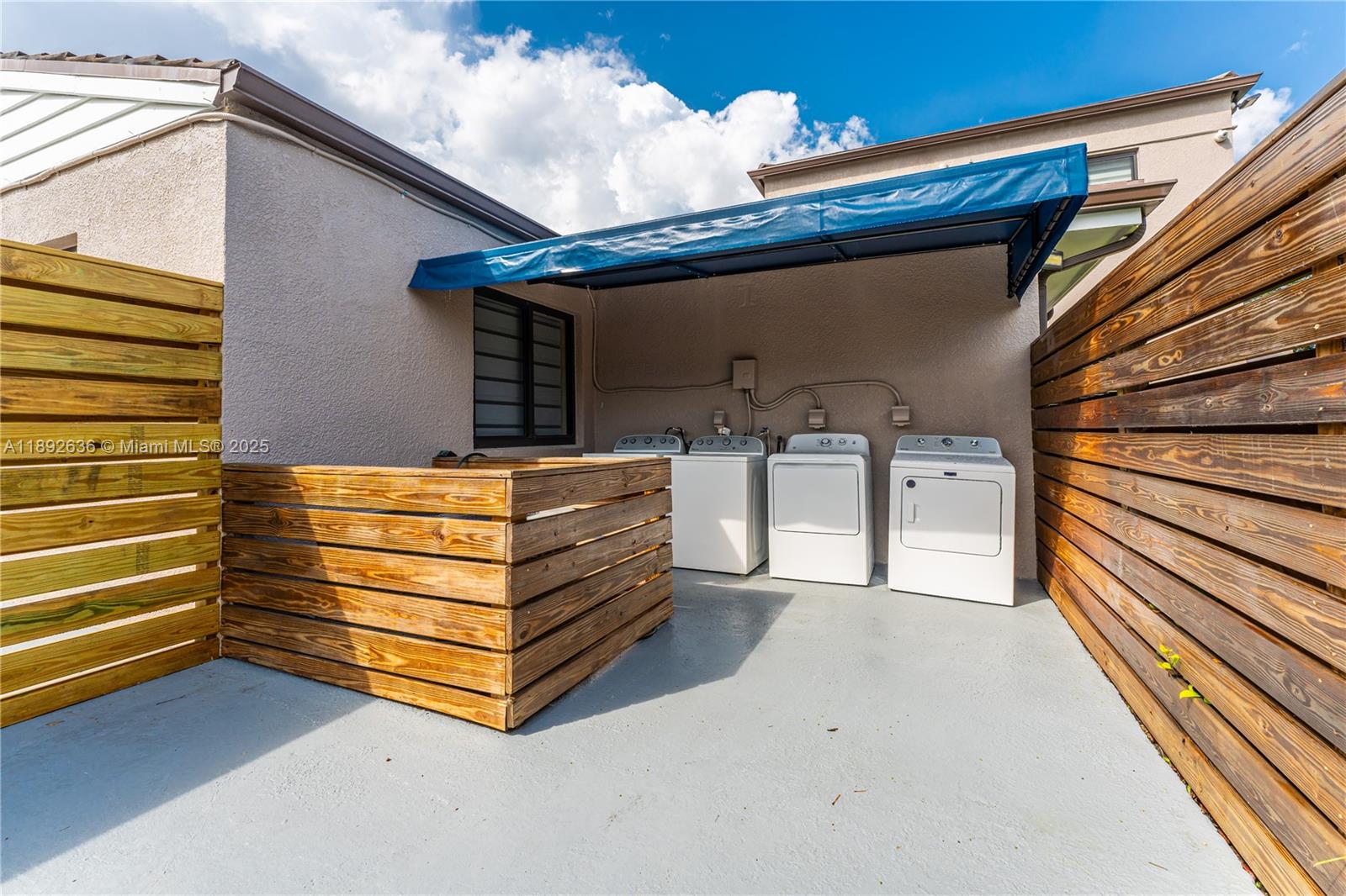 See details / 3026 sq. ft. $ 2025-10-08 0 Photo