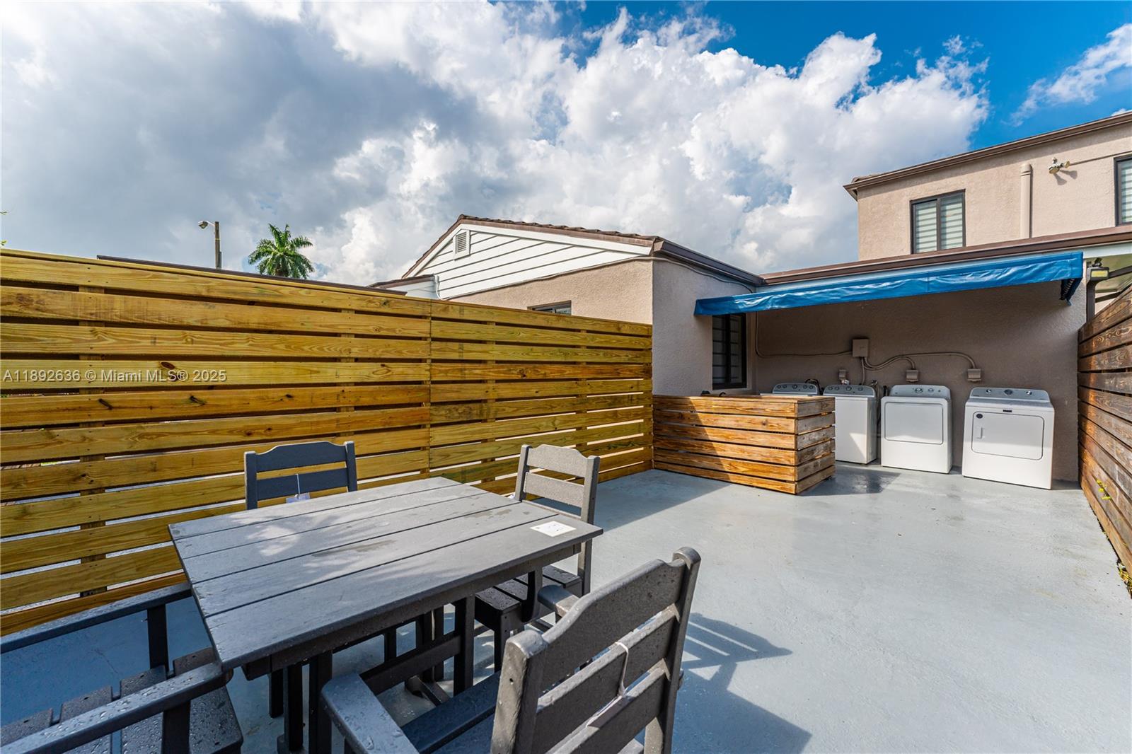 See details / 3026 sq. ft. $ 2025-10-08 0 Photo