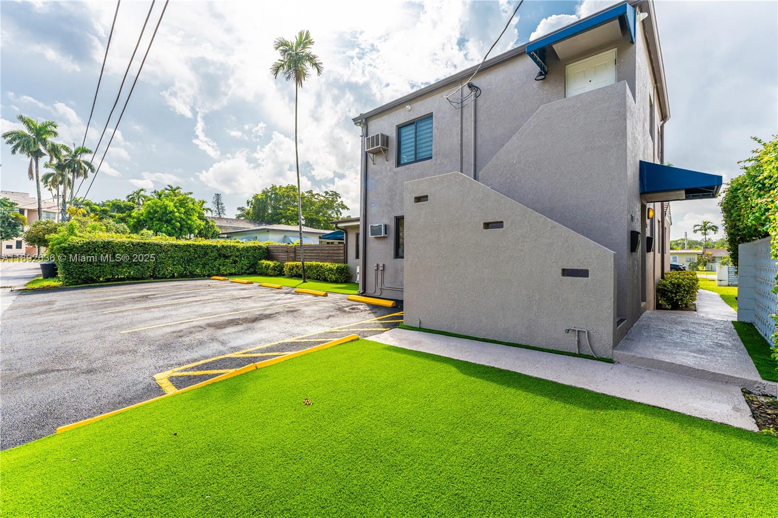 See details / 3026 sq. ft. $ 2025-10-08 0 Photo