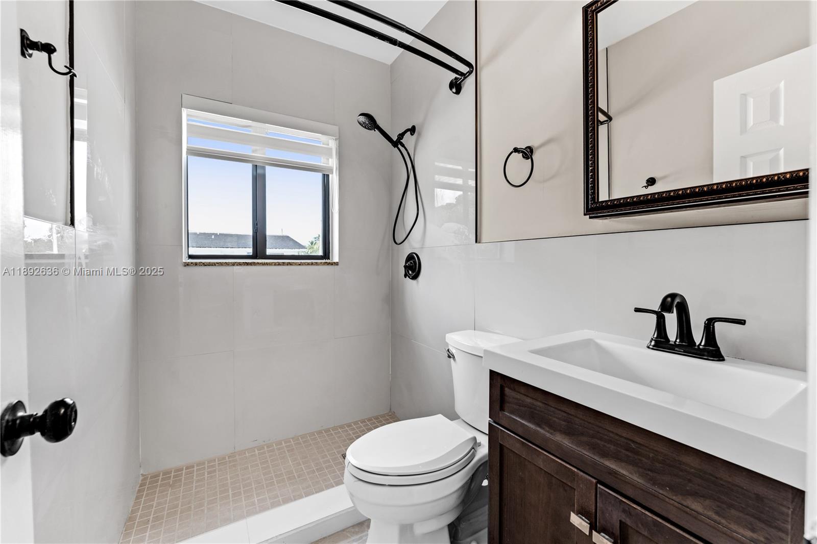 See details / 3026 sq. ft. $ 2025-10-08 0 Photo