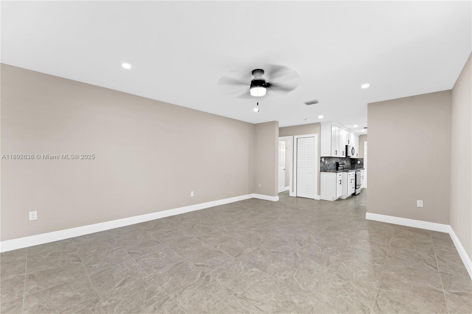 See details / 3026 sq. ft. $ 2025-10-08 0 Photo