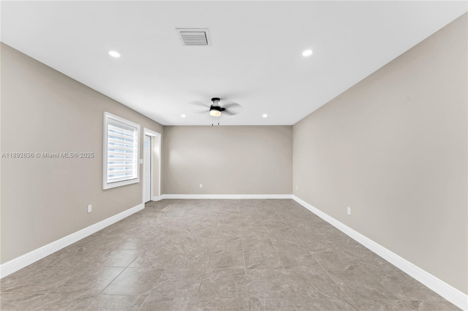 See details / 3026 sq. ft. $ 2025-10-08 0 Photo