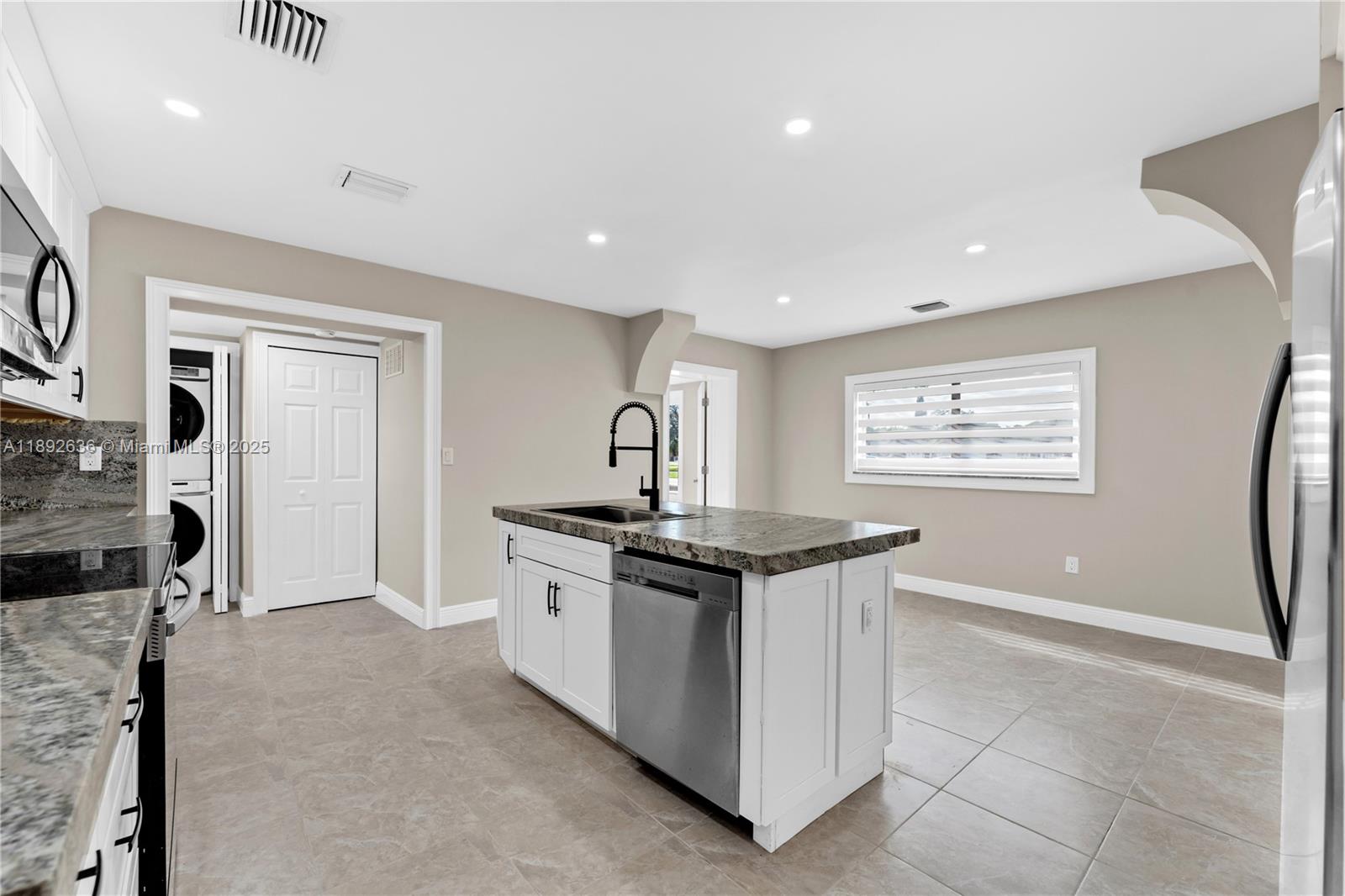 See details / 3026 sq. ft. $ 2025-10-08 0 Photo