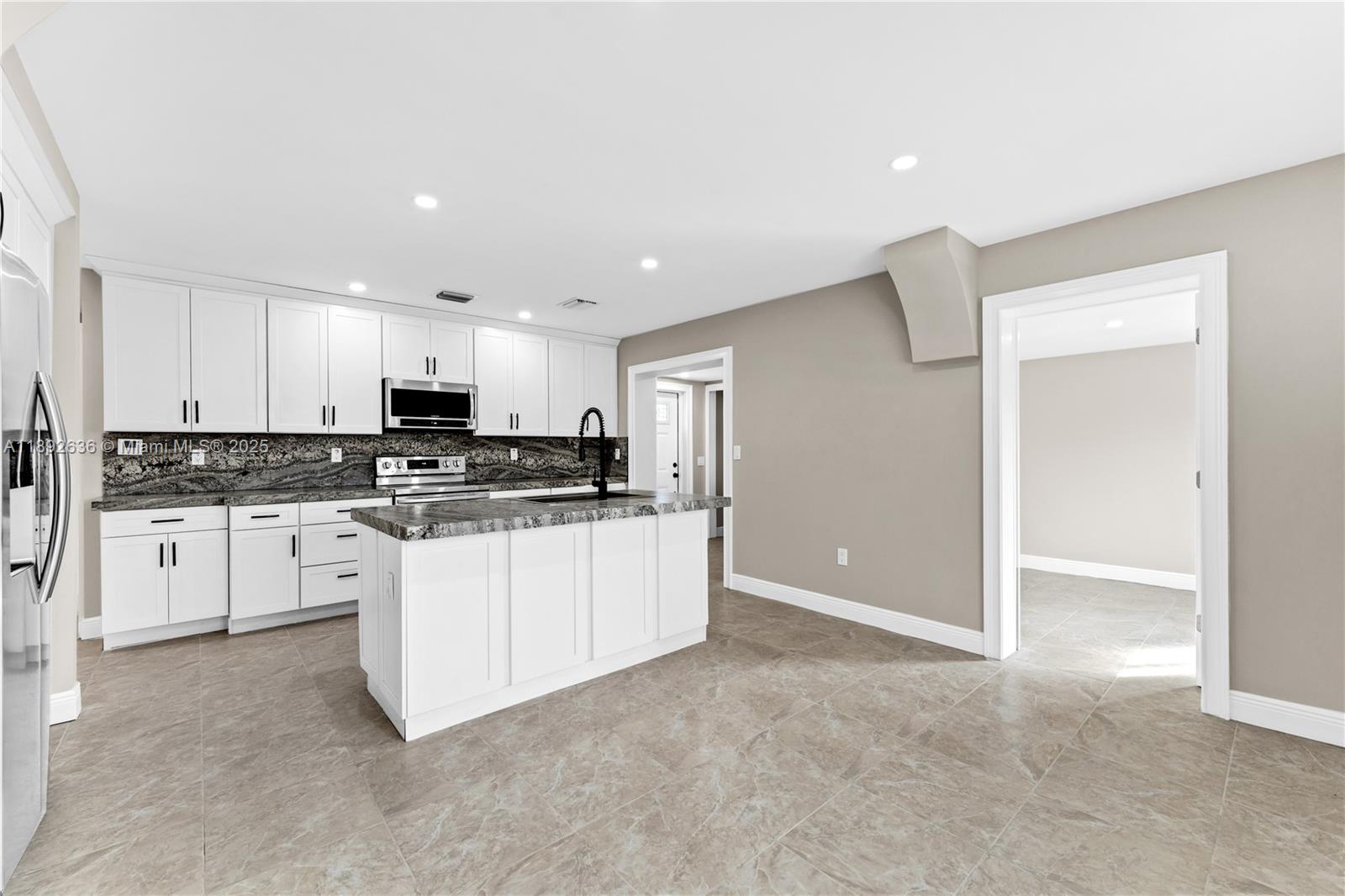 See details / 3026 sq. ft. $ 2025-10-08 0 Photo