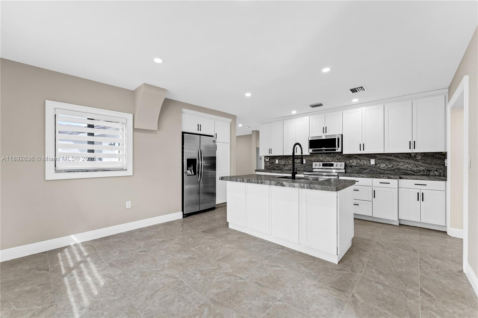 See details / 3026 sq. ft. $ 2025-10-08 0 Photo