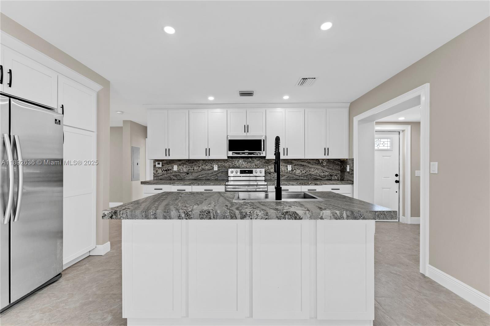 See details / 3026 sq. ft. $ 2025-10-08 0 Photo