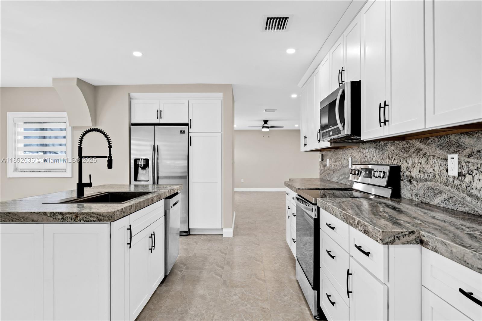 See details / 3026 sq. ft. $ 2025-10-08 0 Photo