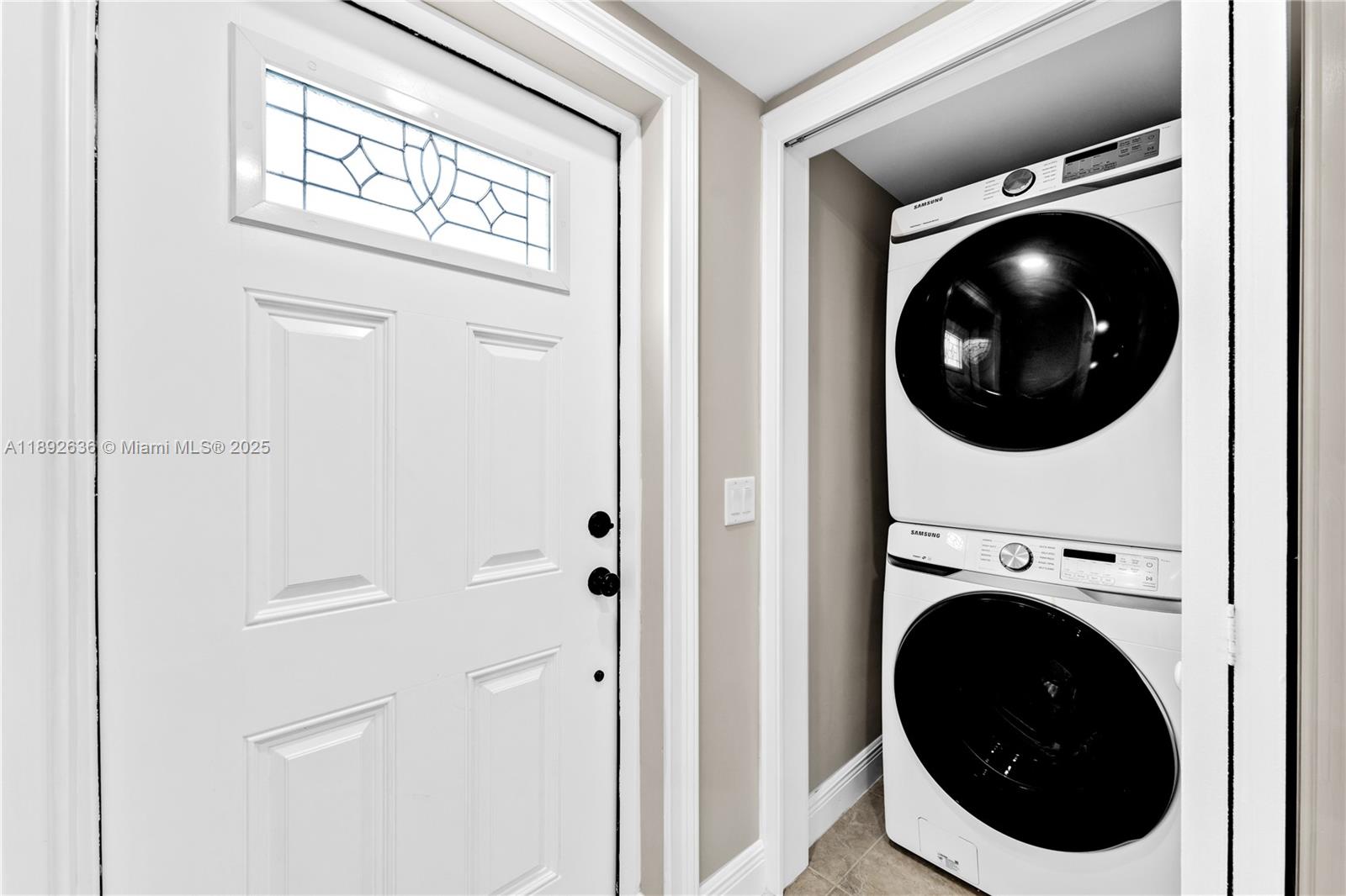 See details / 3026 sq. ft. $ 2025-10-08 0 Photo