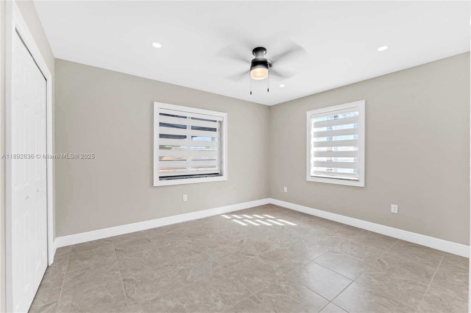 See details / 3026 sq. ft. $ 2025-10-08 0 Photo