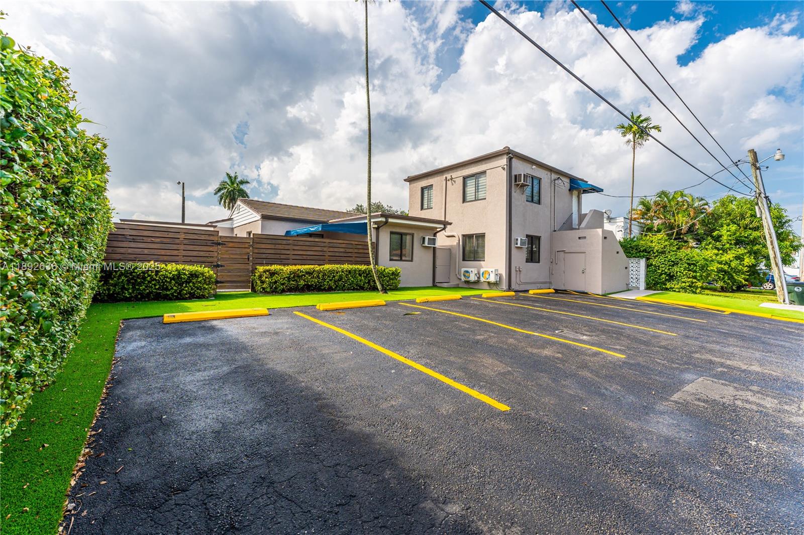 See details / 3026 sq. ft. $ 2025-10-08 0 Photo
