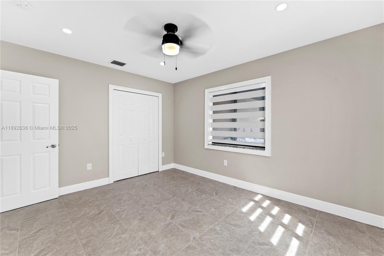 See details / 3026 sq. ft. $ 2025-10-08 0 Photo