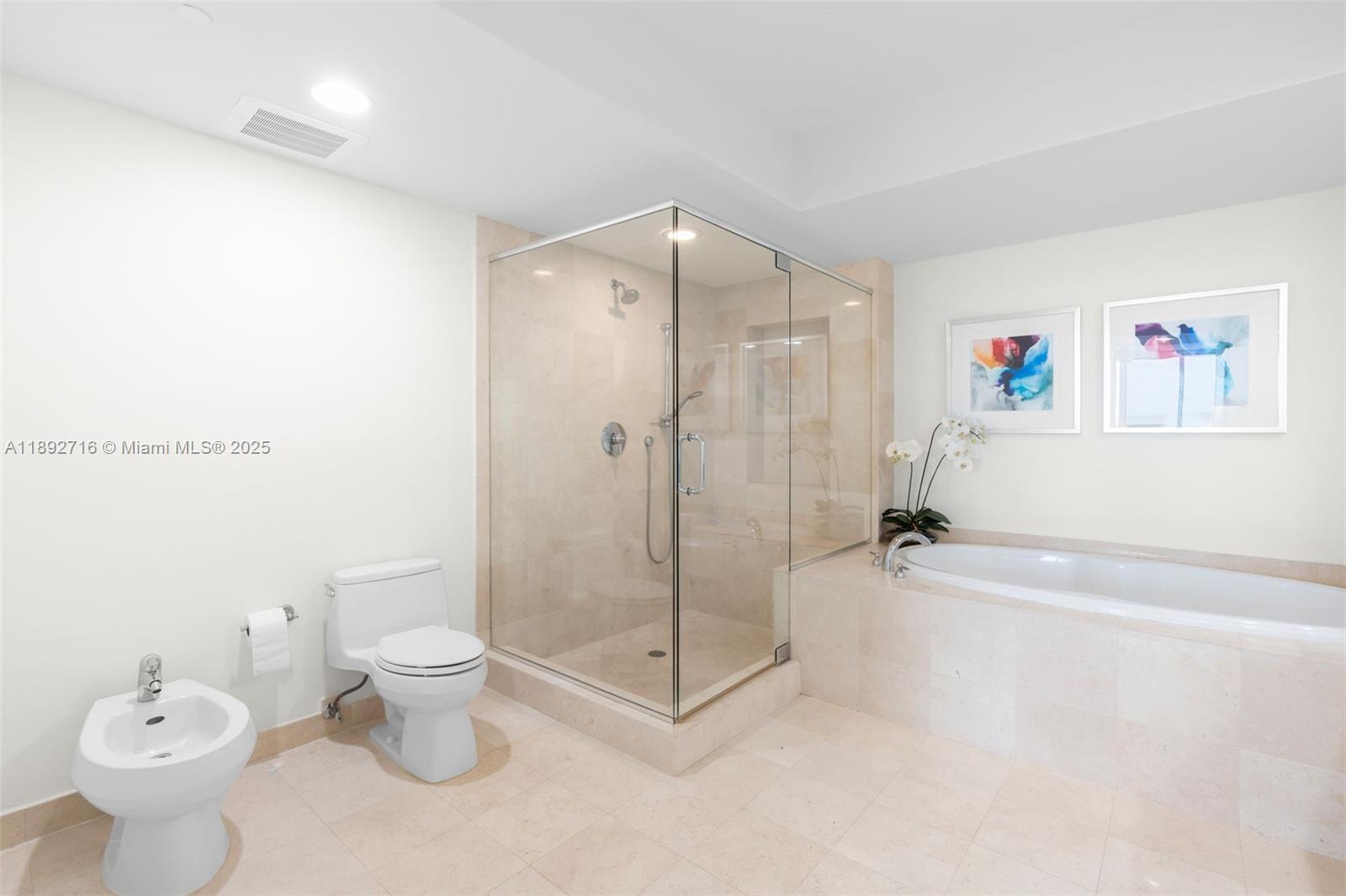 803 3 / 3 1841 sq. ft. $ 2025-10-08 0 foto