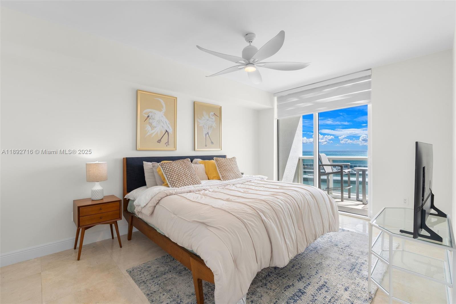 803 3 / 3 1841 sq. ft. $ 2025-10-08 0 foto