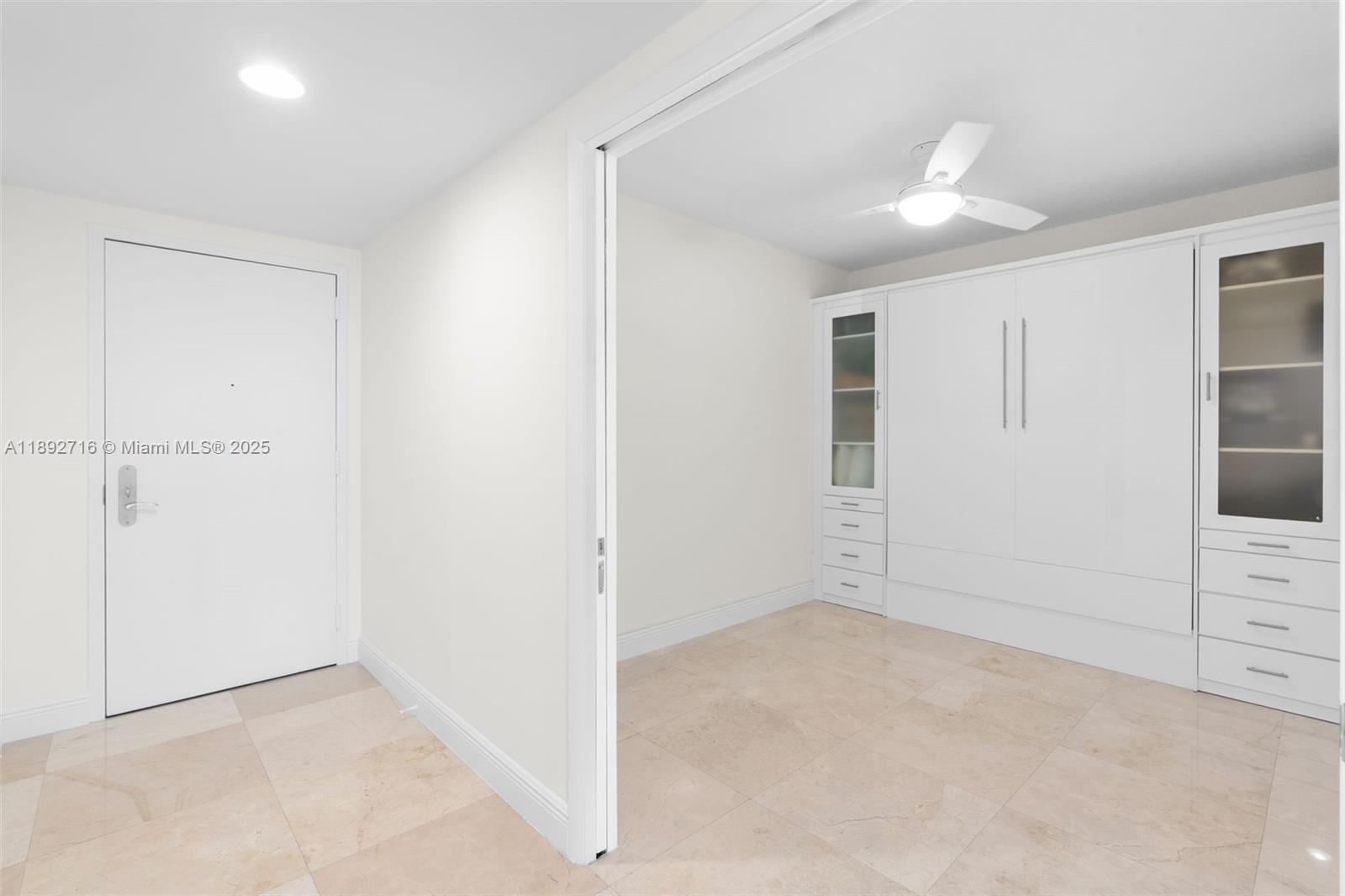 803 3 / 3 1841 sq. ft. $ 2025-10-08 0 foto