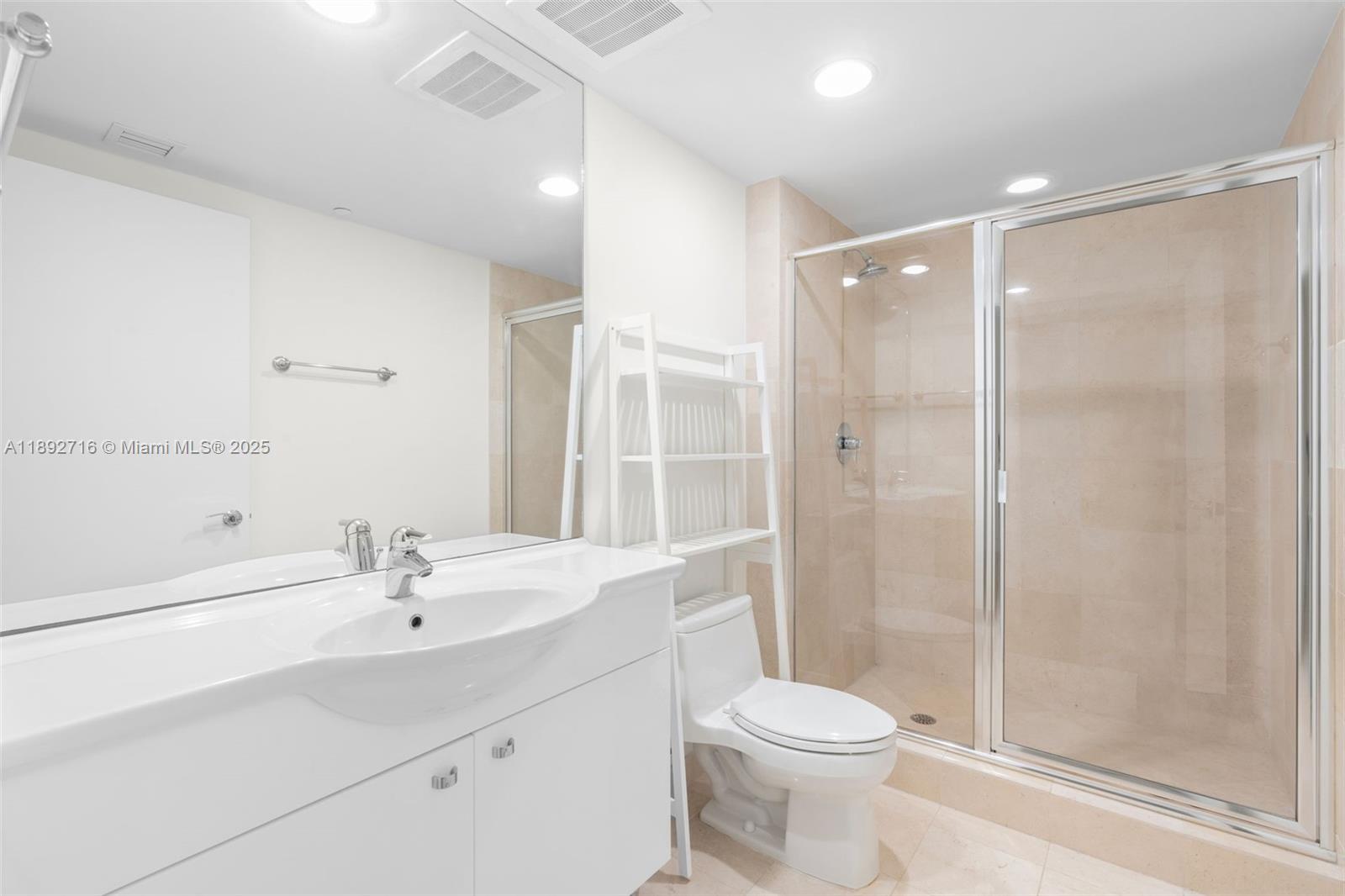803 3 / 3 1841 sq. ft. $ 2025-10-08 0 foto