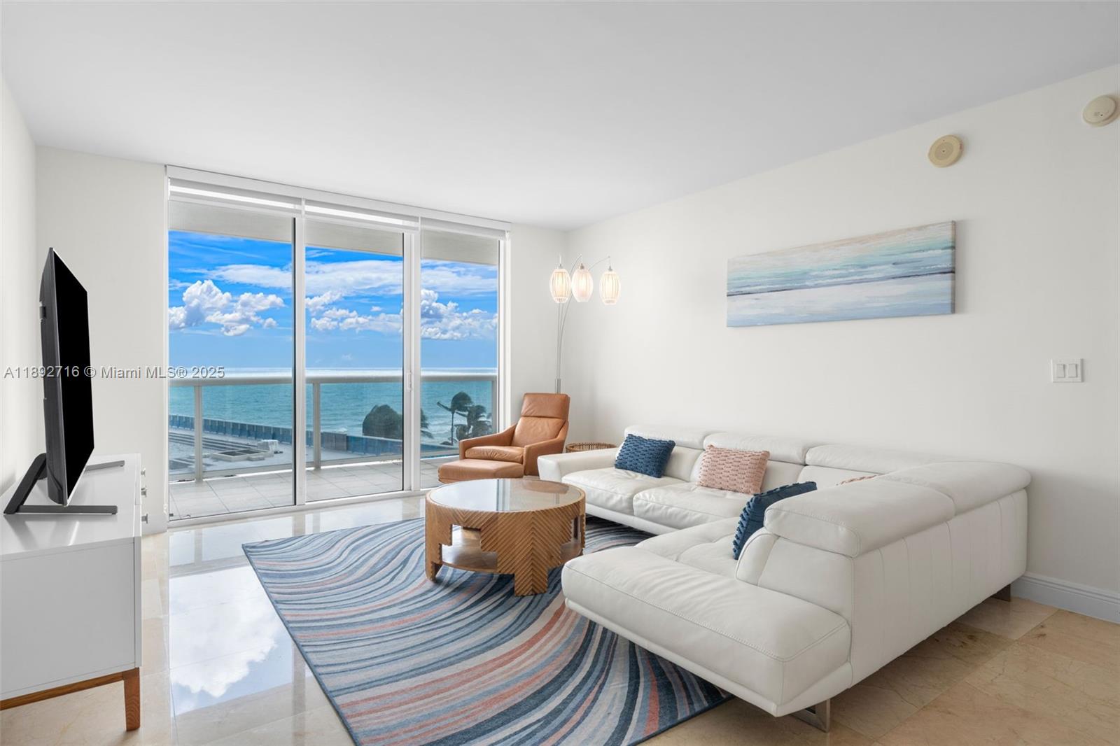 803 3 / 3 1841 sq. ft. $ 2025-10-08 0 foto