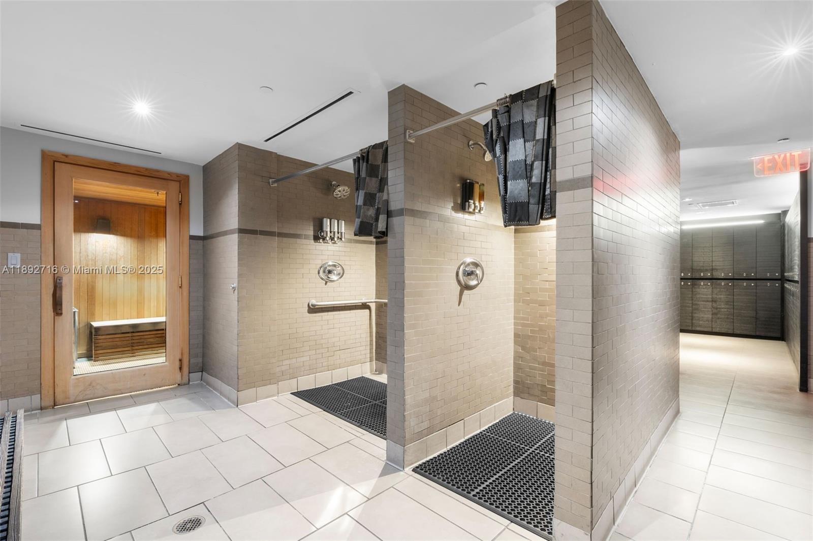 803 3 / 3 1841 sq. ft. $ 2025-10-08 0 foto