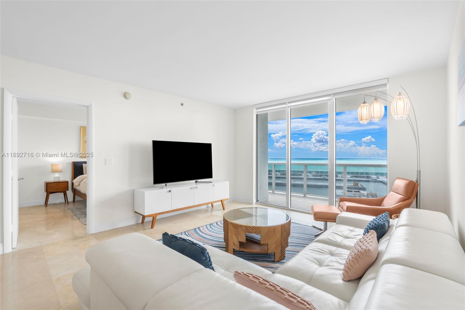803 3 / 3 1841 sq. ft. $ 2025-10-08 0 foto