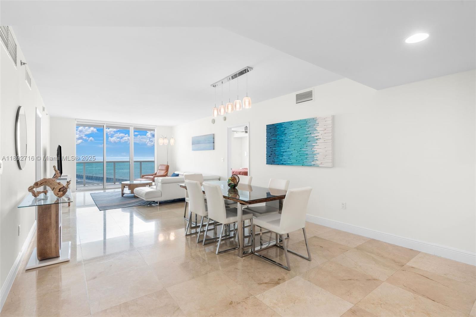 803 3 / 3 1841 sq. ft. $ 2025-10-08 0 foto