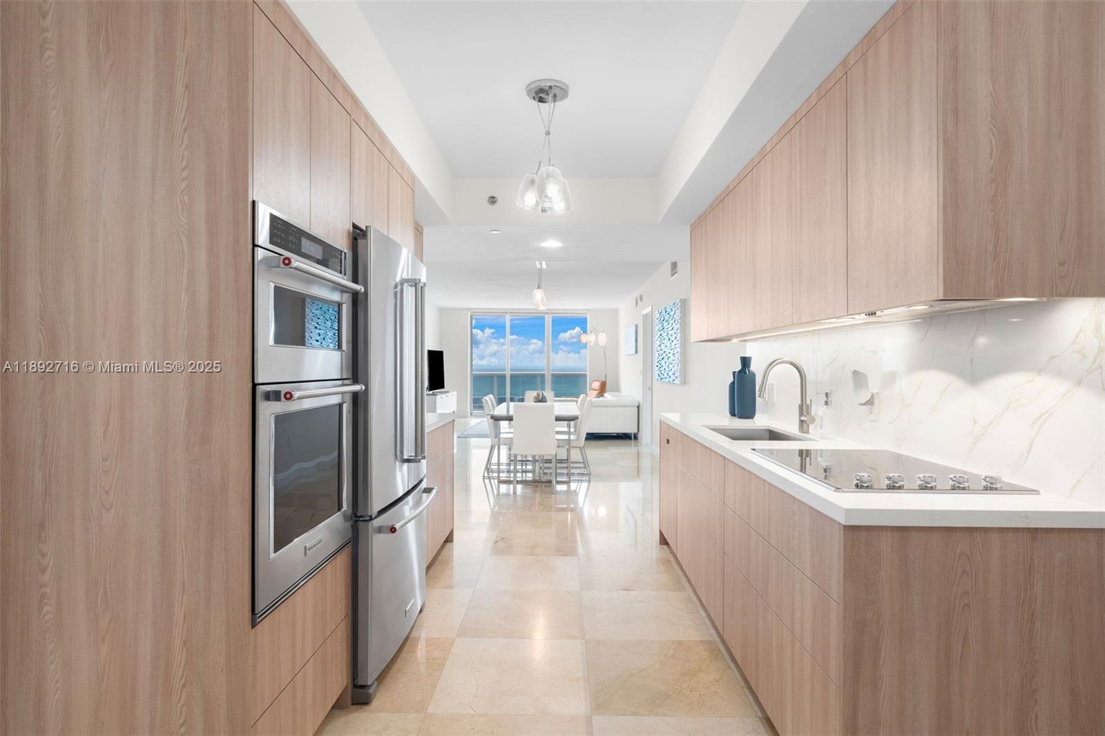 803 3 / 3 1841 sq. ft. $ 2025-10-08 0 foto