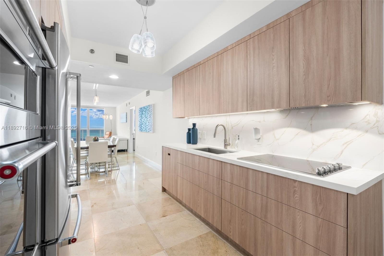 803 3 / 3 1841 sq. ft. $ 2025-10-08 0 foto