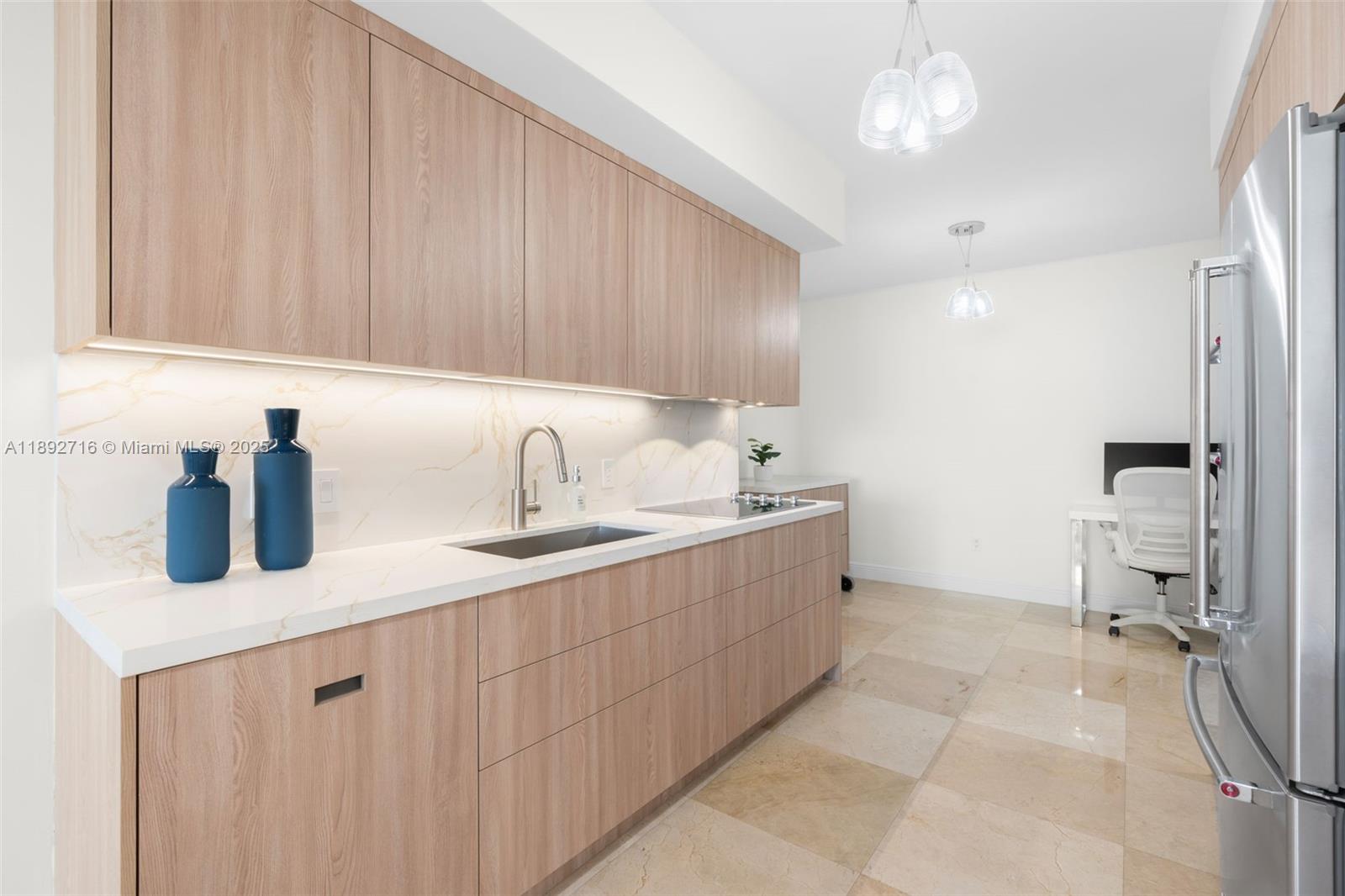 803 3 / 3 1841 sq. ft. $ 2025-10-08 0 foto