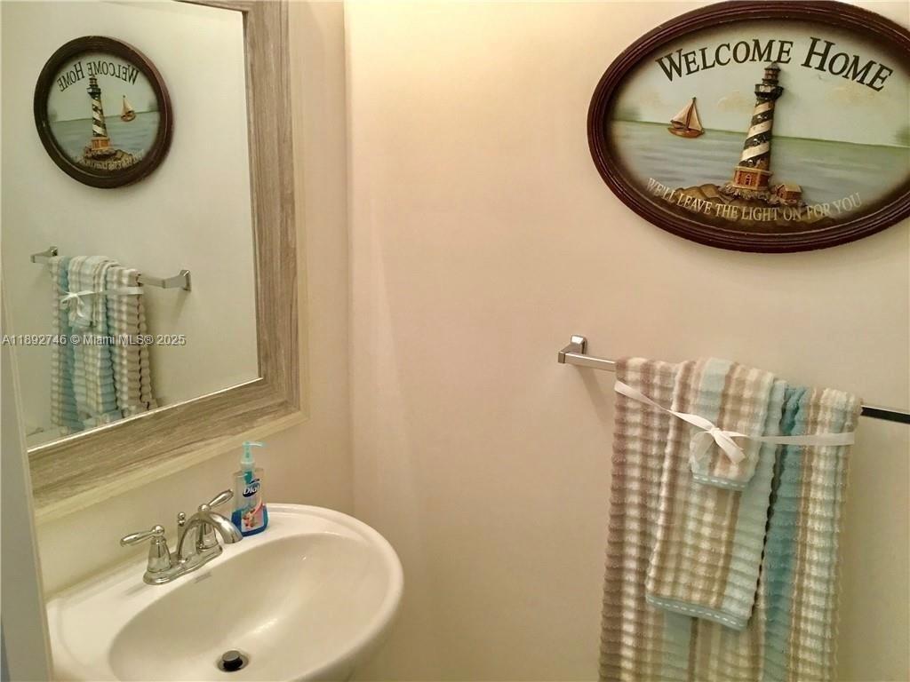 1071 3 / 3 1420 sq. ft. $ 2025-10-08 0 foto