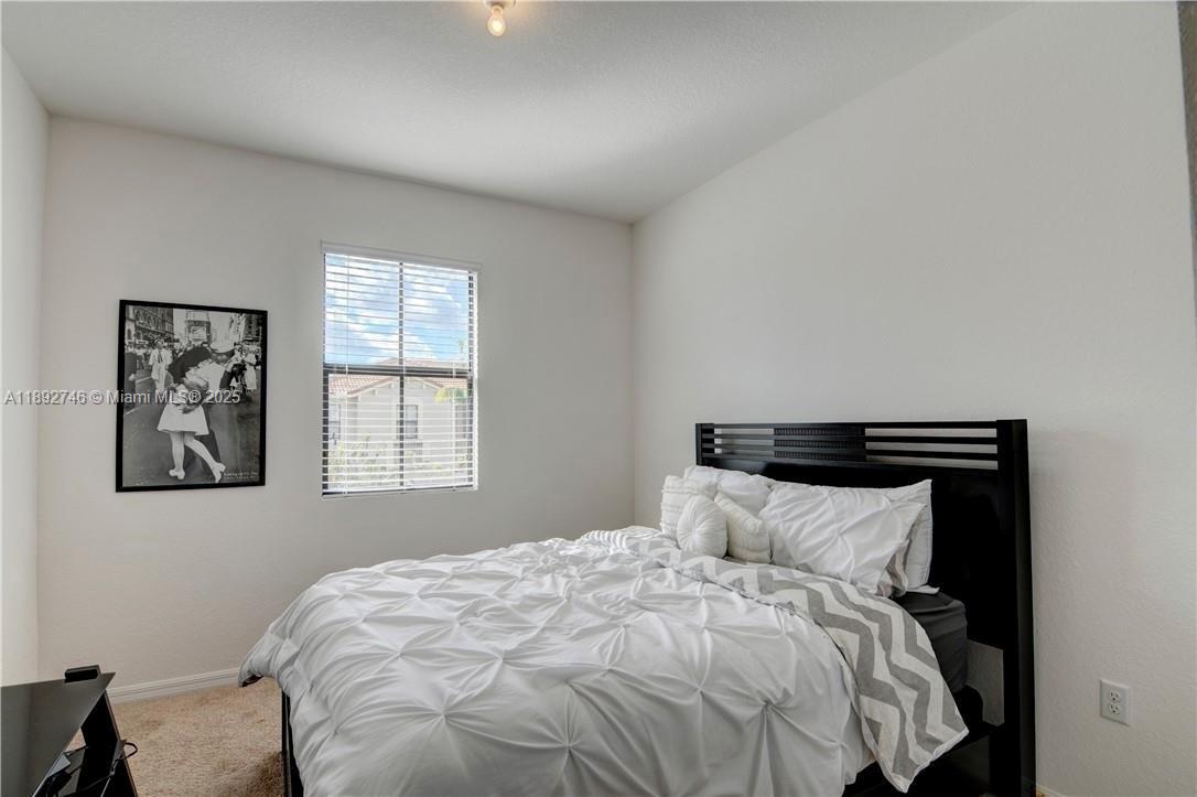 1071 3 / 3 1420 sq. ft. $ 2025-10-08 0 foto