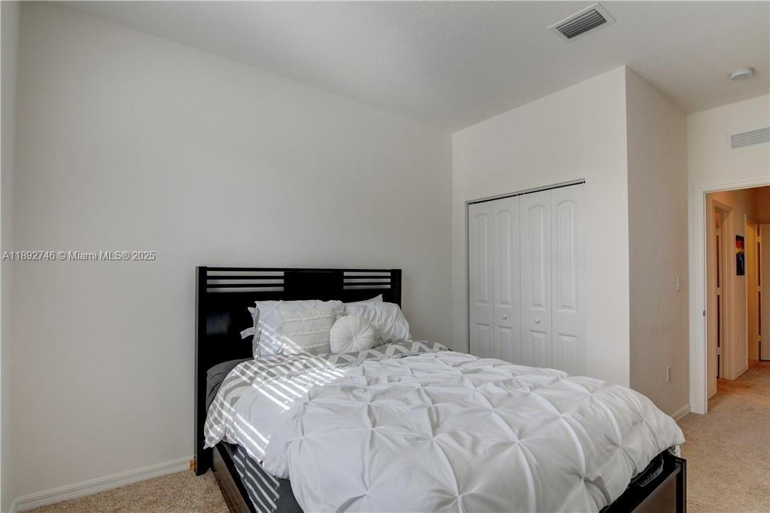 1071 3 / 3 1420 sq. ft. $ 2025-10-08 0 foto