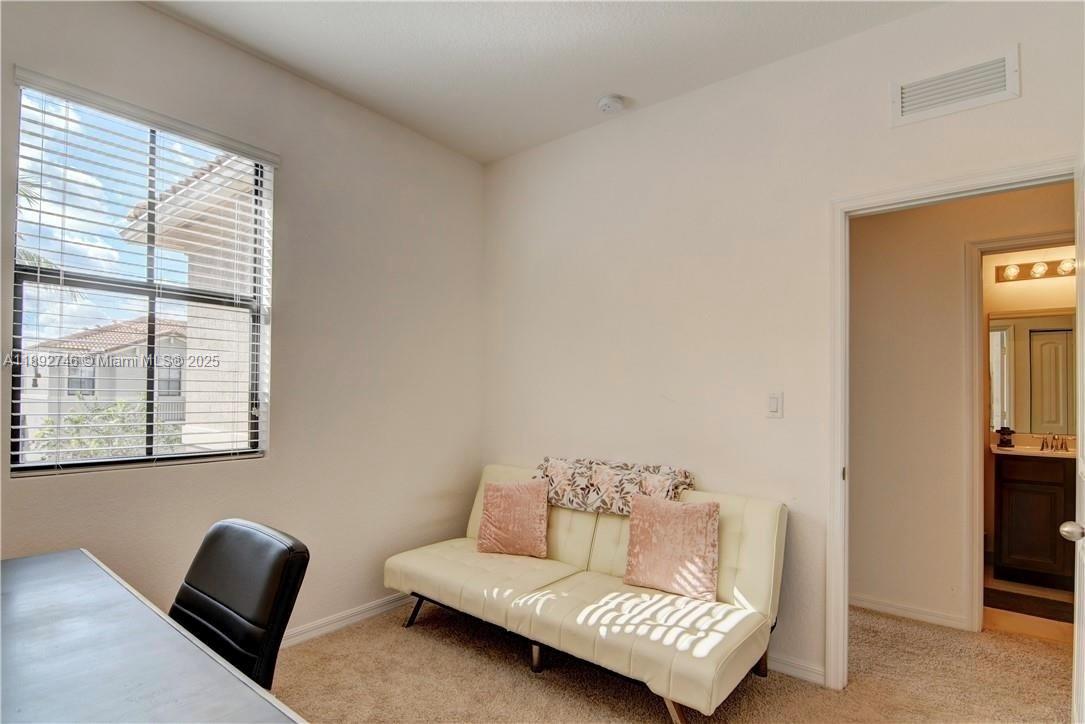 1071 3 / 3 1420 sq. ft. $ 2025-10-08 0 foto
