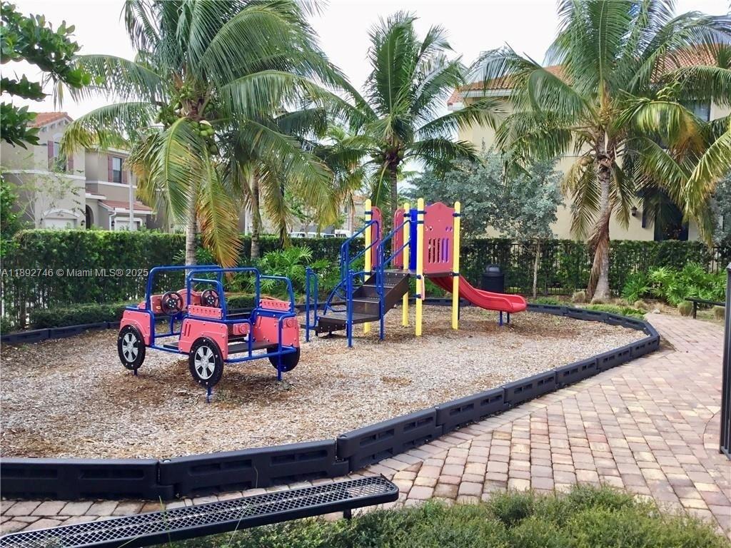 1071 3 / 3 1420 sq. ft. $ 2025-10-08 0 foto
