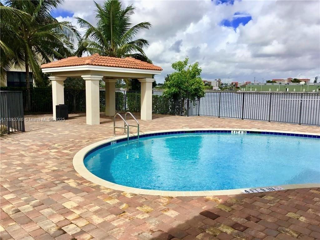 1071 3 / 3 1420 sq. ft. $ 2025-10-08 0 foto