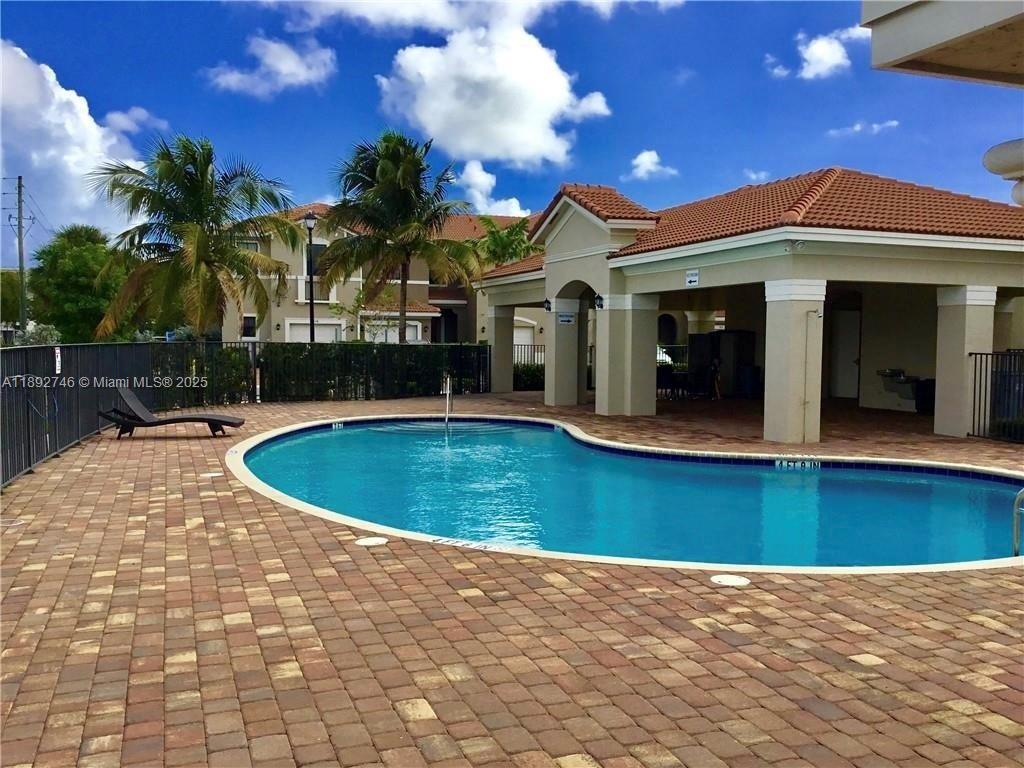 1071 3 / 3 1420 sq. ft. $ 2025-10-08 0 foto