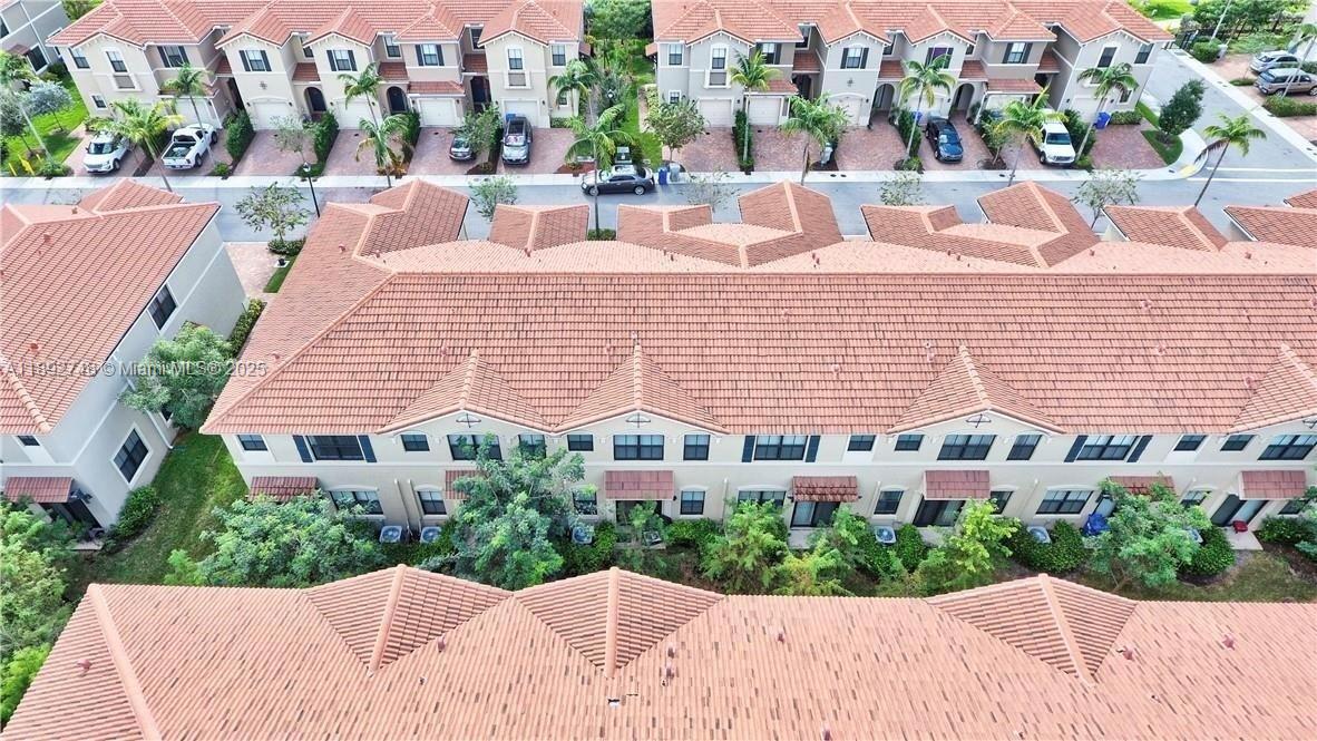 1071 3 / 3 1420 sq. ft. $ 2025-10-08 0 foto