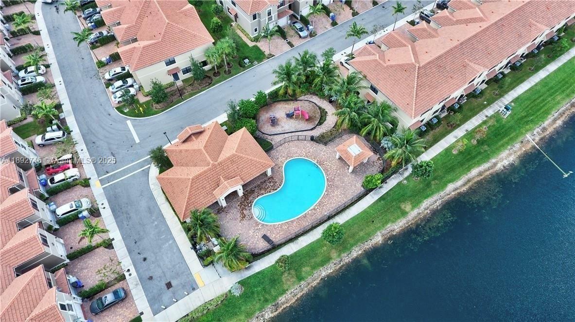 1071 3 / 3 1420 sq. ft. $ 2025-10-08 0 foto