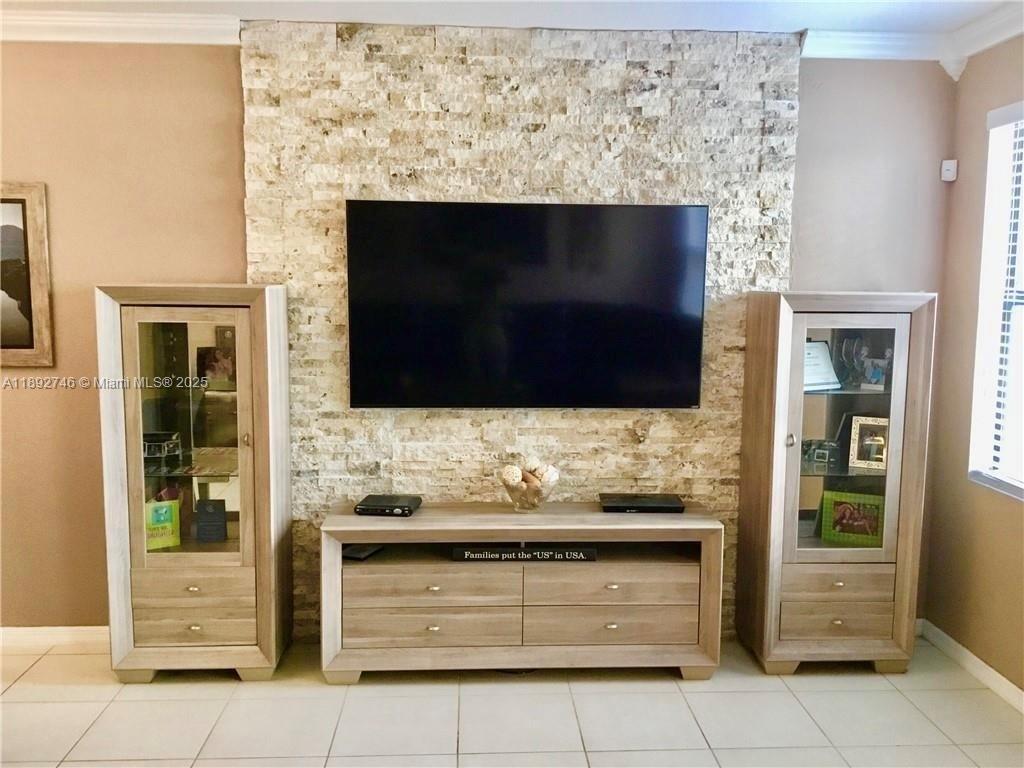 1071 3 / 3 1420 sq. ft. $ 2025-10-08 0 foto
