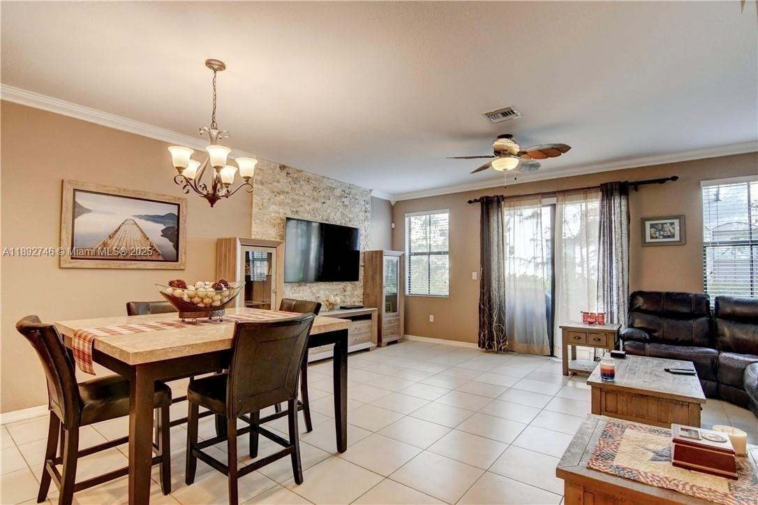 1071 3 / 3 1420 sq. ft. $ 2025-10-08 0 foto