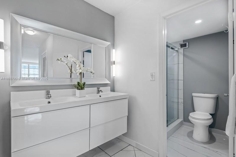 Photo of 3800 Ocean Dr  #410, Hollywood, Florida, 33019 - Master Bathroom
